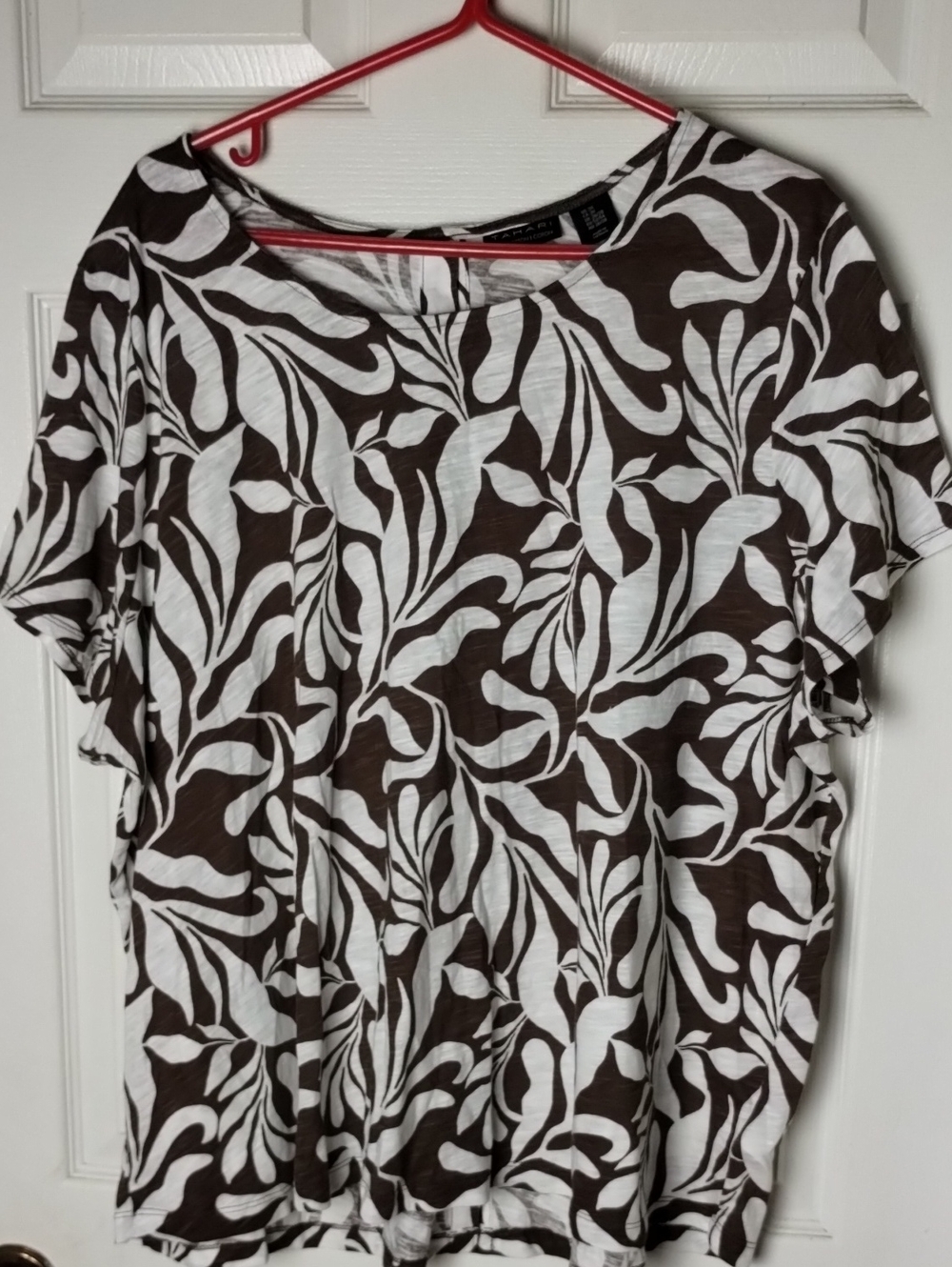 Tahari 100% Cotton Brown & White Leaf-Print Short Sleeve Top. 3xl